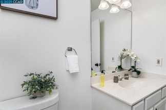 Charming 2-Bed Condo Retreat: Modern Comfort in Concord - 1218 Sq Ft of Style!