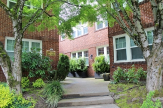 Upper Level Chasselton 1 Bedroom Condo in Vibrant Kerns Neighborhood