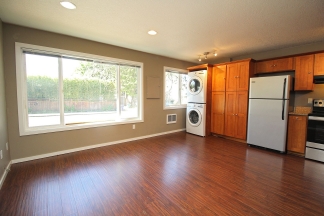 Nicely Updated 1 Bedroom Apartment in great SE location!