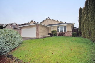 Spacious Southeast Hillsboro 3 Bedroom/2 Bath Home with Fenced Yard