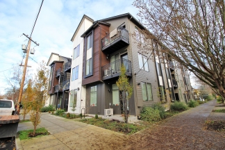 **RENT SPECIAL** Sleek, Contemporary & Modern Studio Apartment in the Heart of Sellwood!