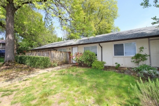 Spiffy Remodeled Gresham 2 Bedroom in Triplex on Quiet Dead-End Street