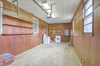 Single Family Home in Park Circle!