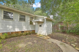 Single Family Home in Park Circle!