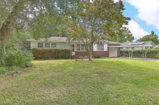 Single Family Home in Park Circle!