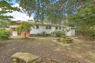 Single Family Home in Park Circle!