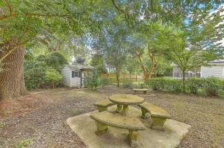 Single Family Home in Park Circle!