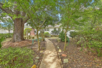 Single Family Home in Park Circle!