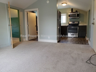 1 Bedroom Apartment, Private Entrance, Steps from Downtown Ferndale!