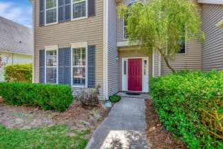 Enjoy the best of Mt Pleasant living in Charleston National