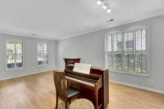 Enjoy the best of Mt Pleasant living in Charleston National