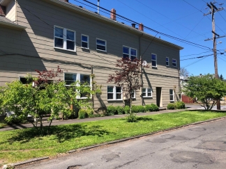 Freshly Updated 1 Bedroom with Reserved Parking In Vibrant SE PDX Neighborhood!