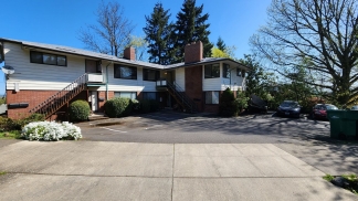 Cute 2 Bedroom Ground Floor Apartment in Ideal NW PDX Location