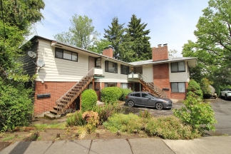 Cute 2 Bedroom Ground Floor Apt with Parking & Fireplace in Ideal NW PDX Location!