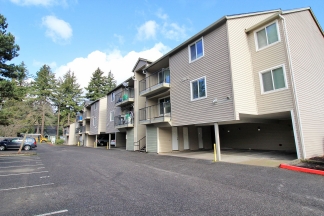 Powellhurst 2 bedroom upper unit with Balcony and W/D