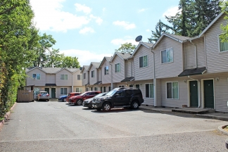 Conveniently Located 2 Bedroom Townhouse in SE Powellhurst/Gilbert