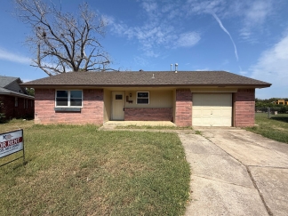 Available for Showing Now! Flexible Lease Term 9 to 18 Month Offer!! ***SPECIAL 50% OFF 1ST FULL MONTH'S RENT*** HUGE LOT ~ ALMOST 1/3 ACRE ~ Close proximity to OU Campus
