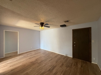 Available for Showing Now! Flexible Lease Term 9 to 18 Month Offer!! ***SPECIAL 50% OFF 1ST FULL MONTH'S RENT*** HUGE LOT ~ ALMOST 1/3 ACRE ~ Close proximity to OU Campus