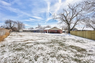 Available for Showing Now! Flexible Lease Term 9 to 18 Month Offer!! ***SPECIAL 50% OFF 1ST FULL MONTH'S RENT*** HUGE LOT ~ ALMOST 1/3 ACRE ~ Close proximity to OU Campus