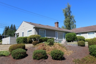 1700+sq ft Sprawling Duplex Ranch Home in Sought-After Raleigh Hills