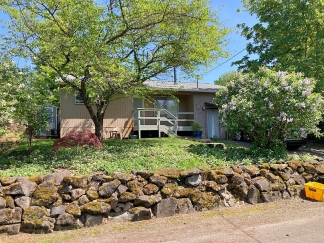 3 Bedroom Duplex Located in Southwest Portland!