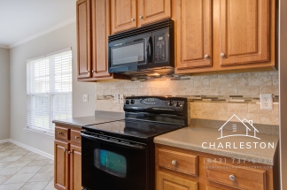 111 Meadowvale Ln - Available Now!