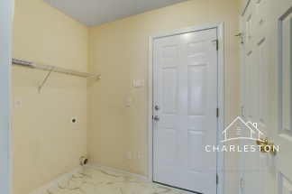 111 Meadowvale Ln - Available Now!