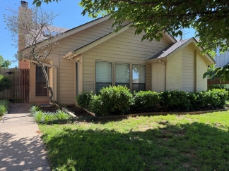 Your Cozy Escape Awaits—Charming Home Minutes from Lake Hefner!
