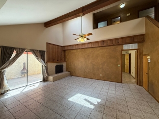 Your Cozy Escape Awaits—Charming Home Minutes from Lake Hefner!