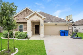 Spacious 4-Bedroom Gem with 2 Full Baths in Charming Cibolo Neighborhood – 1,977 Sq Ft of Comfort!