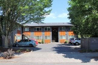 Charming Updated Belmont/Hawthorne 2 Bedroom Apartment