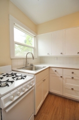 *CONCESSION - 1/2 OFF ONE MONTH'S RENT* Freshly Updated 1 Bedroom with Reserved Parking In Vibrant SE PDX Neighborhood!