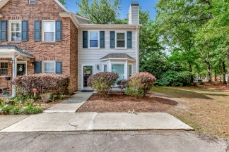 Charming 2BR End Unit Townhome in Prime Location!