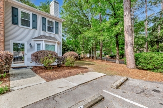 Charming 2BR End Unit Townhome in Prime Location!