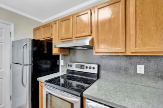 Charming 2BR End Unit Townhome in Prime Location!