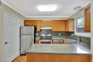 Charming 2BR End Unit Townhome in Prime Location!
