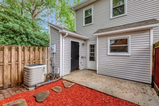 Charming 2BR End Unit Townhome in Prime Location!