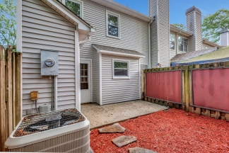 Charming 2BR End Unit Townhome in Prime Location!