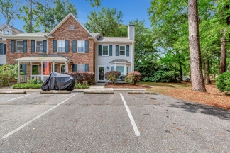 Charming 2BR End Unit Townhome in Prime Location!