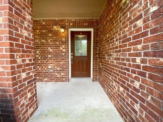Gorgeous 4 bed/2.5 bath home in a great location with easy access to Highway 1604 and IH-35.