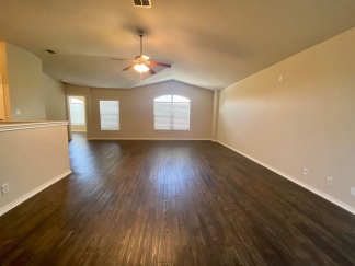Gorgeous 4 bed/2.5 bath home in a great location with easy access to Highway 1604 and IH-35.