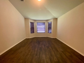 Gorgeous 4 bed/2.5 bath home in a great location with easy access to Highway 1604 and IH-35.