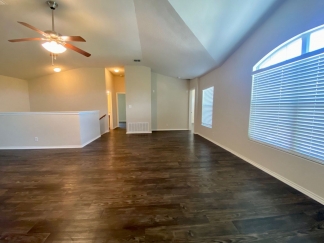 Gorgeous 4 bed/2.5 bath home in a great location with easy access to Highway 1604 and IH-35.