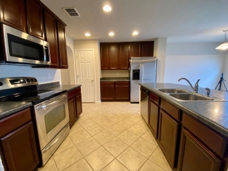 Gorgeous 4 bed/2.5 bath home in a great location with easy access to Highway 1604 and IH-35.