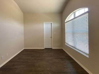Gorgeous 4 bed/2.5 bath home in a great location with easy access to Highway 1604 and IH-35.