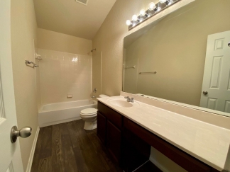 Gorgeous 4 bed/2.5 bath home in a great location with easy access to Highway 1604 and IH-35.