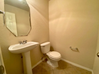 Gorgeous 4 bed/2.5 bath home in a great location with easy access to Highway 1604 and IH-35.