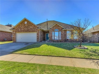 Spacious 3-Bedroom Gem with Backyard Bliss in Edmond!