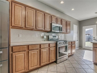 Spacious 3-Bedroom Gem with Backyard Bliss in Edmond!