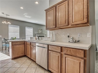 Spacious 3-Bedroom Gem with Backyard Bliss in Edmond!